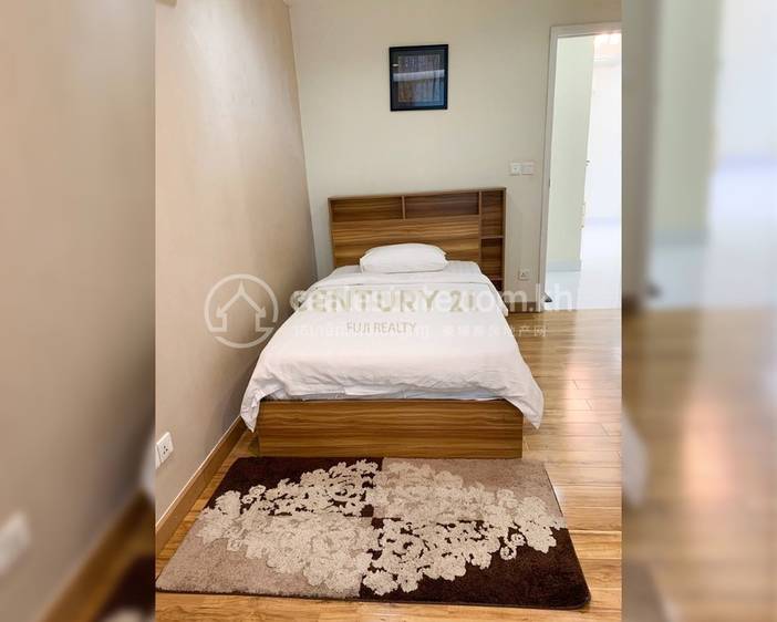 Apartment For Rent with 1 Parking Space