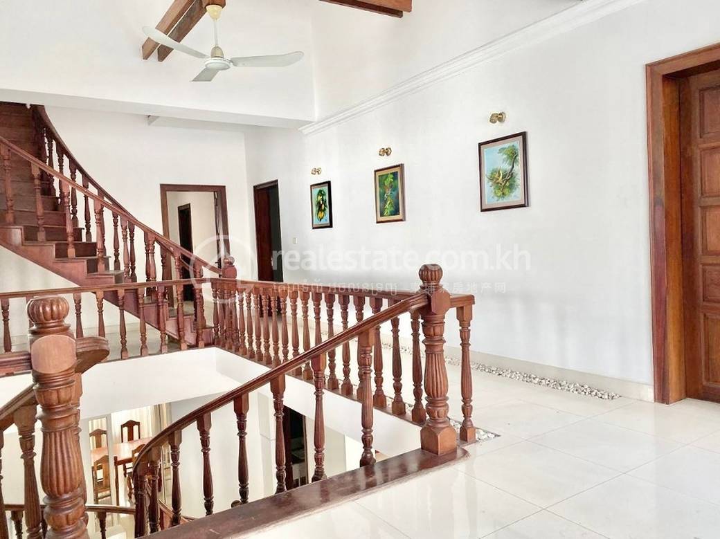 Villa For Rent with 8 Parking Space