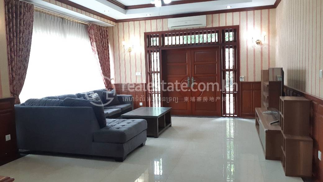 300 sqm Living Size House and lot Для Аренды in Chamkarmon
