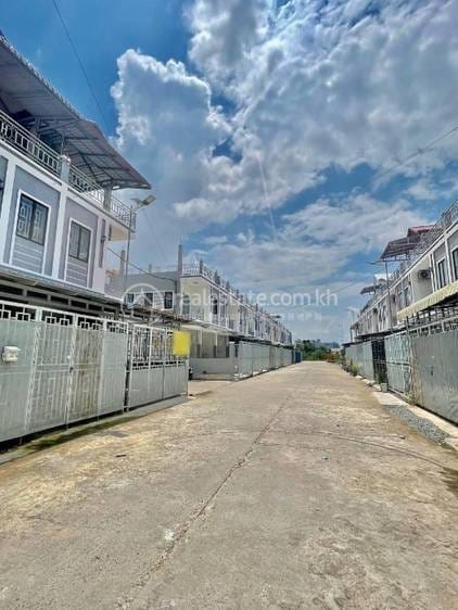 Maison mitoyenne À vendre à Dangkao $130,000