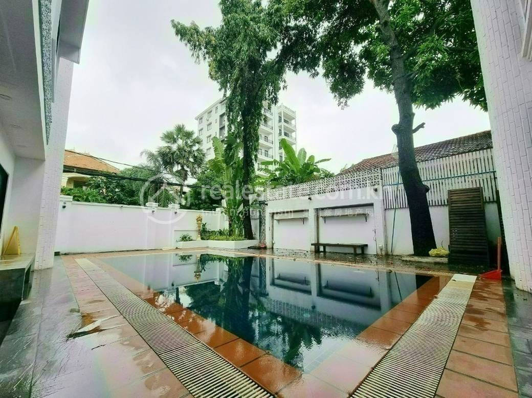 910 sqm Living Size Vila K pronájmu in Boeng Keng Kang