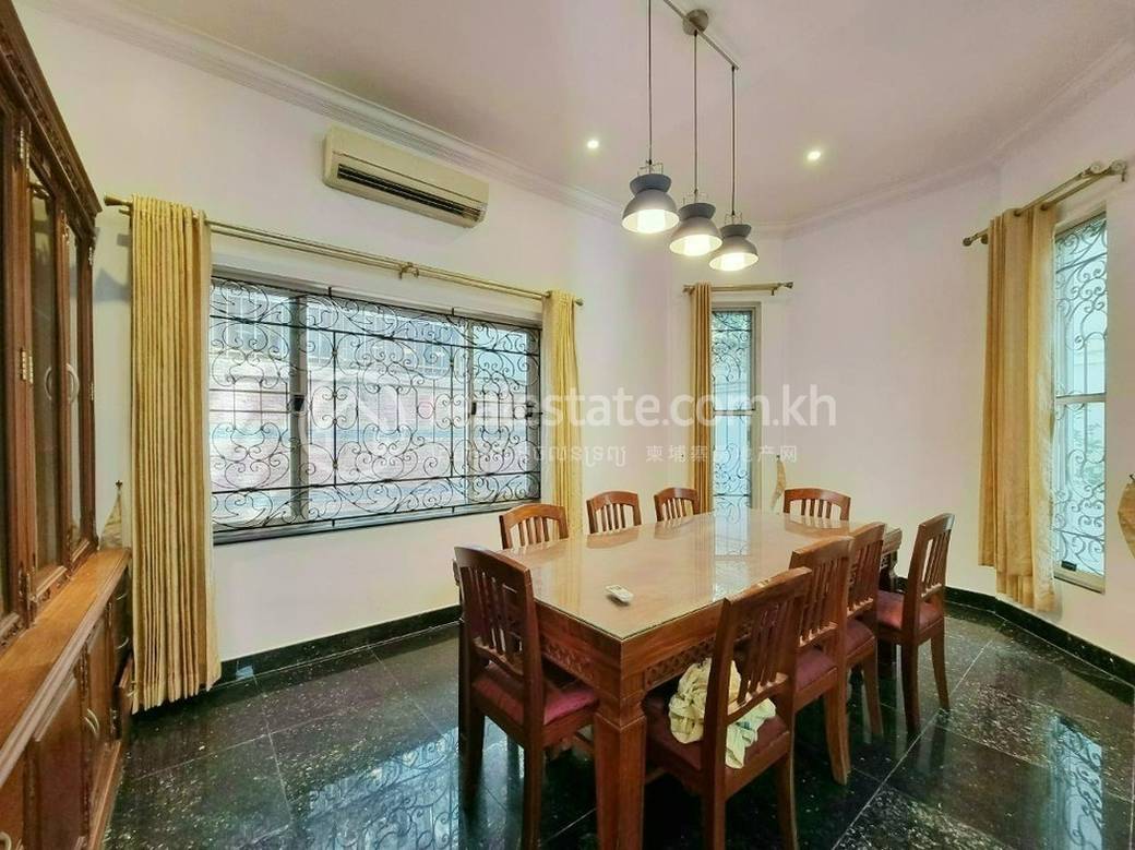 384 sqm Living Size Вилла Для Аренды in Chamkarmon