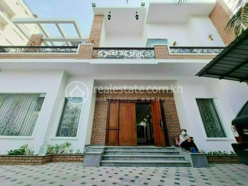520 sqm Living Size Вилла Для Аренды in Chamkarmon