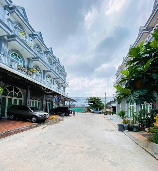 Flat House Na sprzedaż w Kouk Khleang, Sen Sok, Phnom Penh