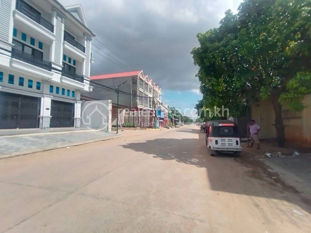 ផ្ទះល្វែង សំរាប់លក់ នៅ គោកឃ្លាំង, សែនសុខ, ភ្នំពេញ