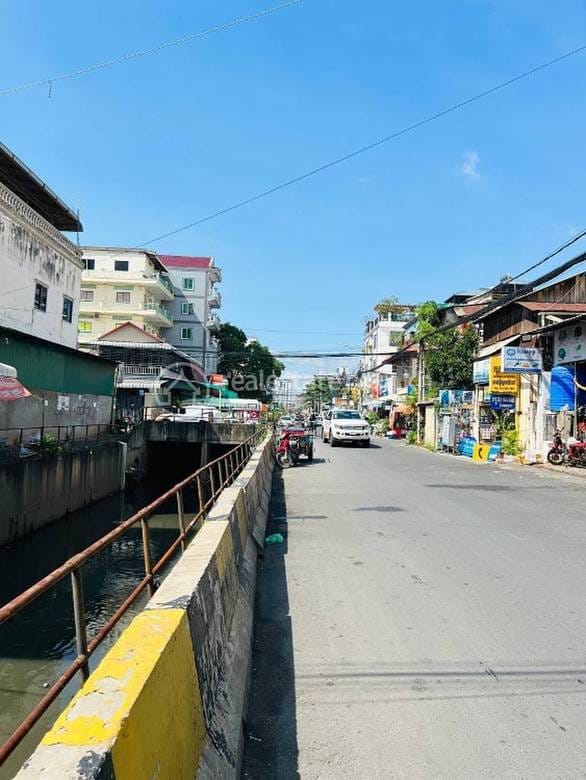 100 sqm Living Size House and lot For Sale in Boeng Keng Kang