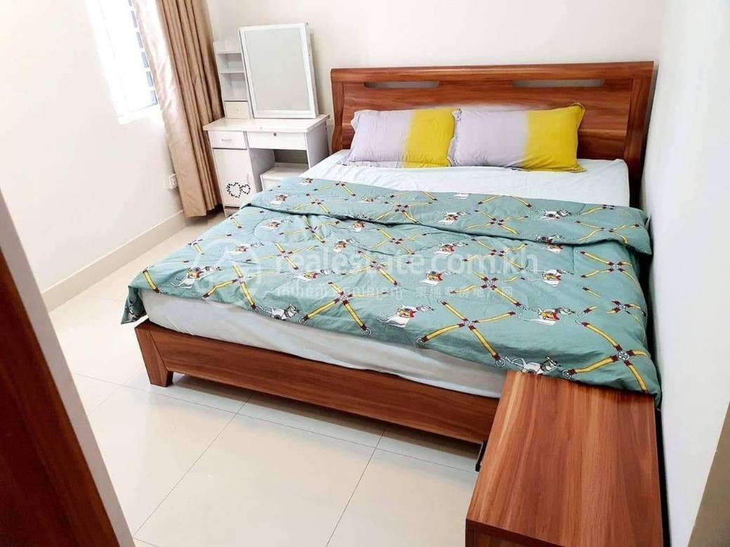 Maison mitoyenne À louer à Nirouth, Chbar Ampov, Phnom Penh