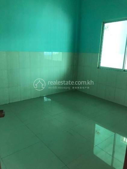 112平方米土地面积的House and lot出售，价格$125,000