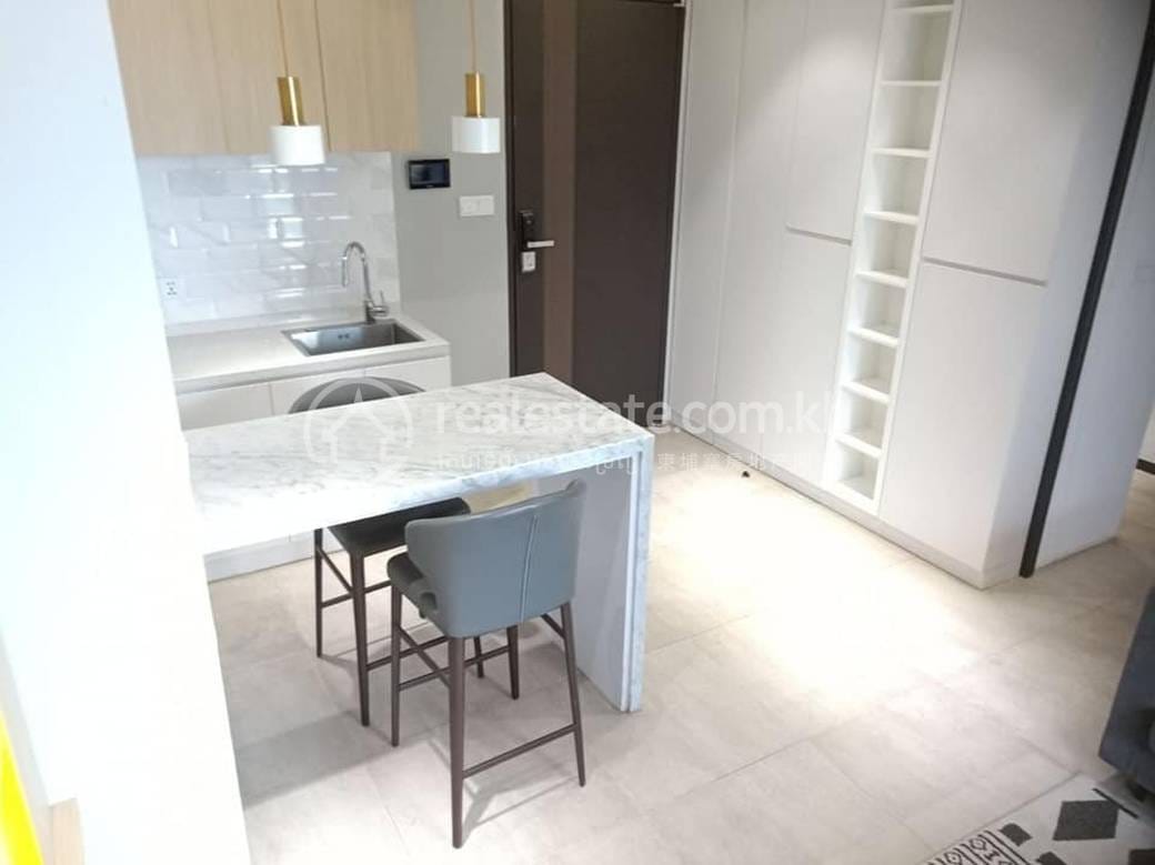 $750 Condo