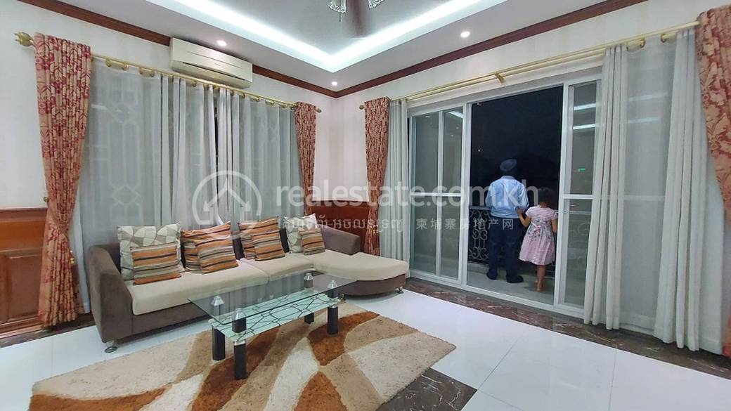 300 sqm Living Size House and lot Для Аренды in Chamkarmon