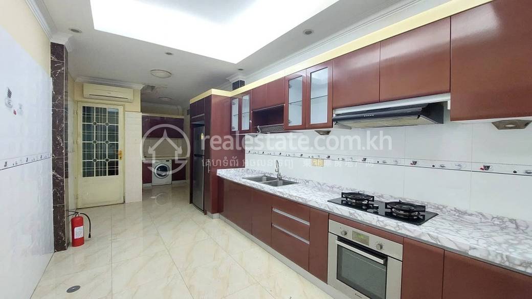 С мебелью House and lot Для Аренды