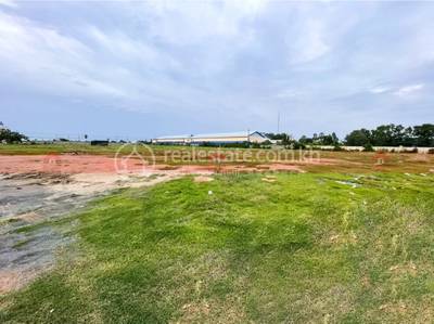3.2-Hectares-Conner-Land-for-Urgent-Sale-Along-Nation-Road4 -Kampong-Speu-img1.jpg