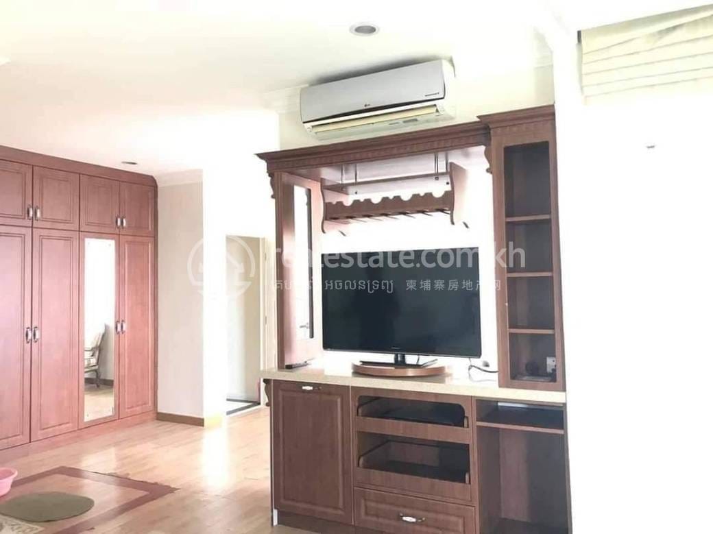 Apartment For Rent in Chamkarmon $1,300