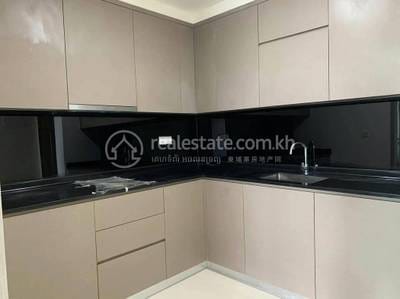 $900 Condo