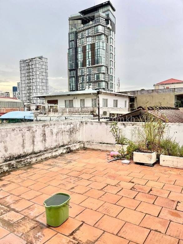 Villa For Rent in Daun Penh $3,500