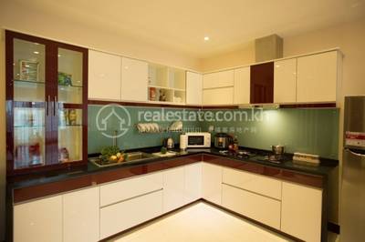 Apartment For Rent in Chamkarmon $1,600