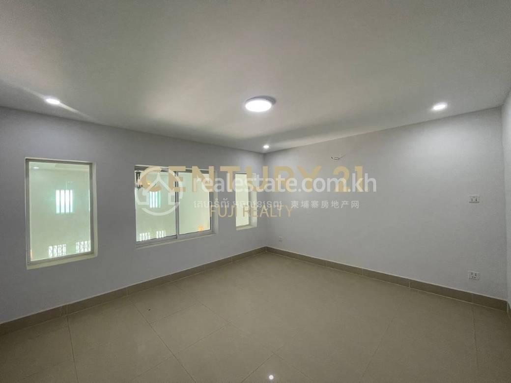 Chaom Chau 1 แฟลตเฮ้าส์ สำหรับขาย ใน Chaom Chau 1