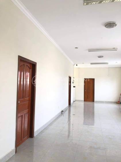 128 sqm Living Size Shophouse For Sale & Rent in Por Sen Chey
