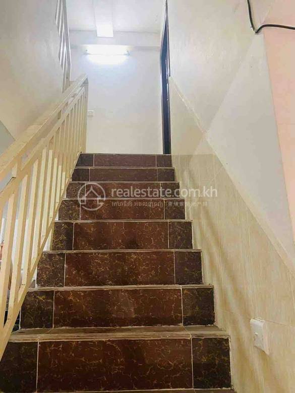 House and lot សំរាប់លក់ ទំហំផ្ទះ 32 ម៉ែត្រការ៉េ នៅKamboul