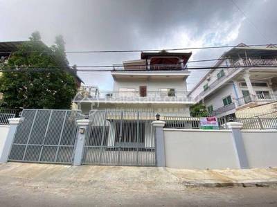 residential Villa for rent dans Toul Tum Poung 1 ID 220716