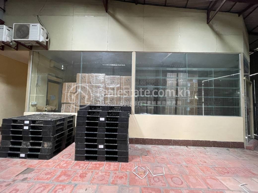6 Bedrooms Flat House K pronájmu for $750