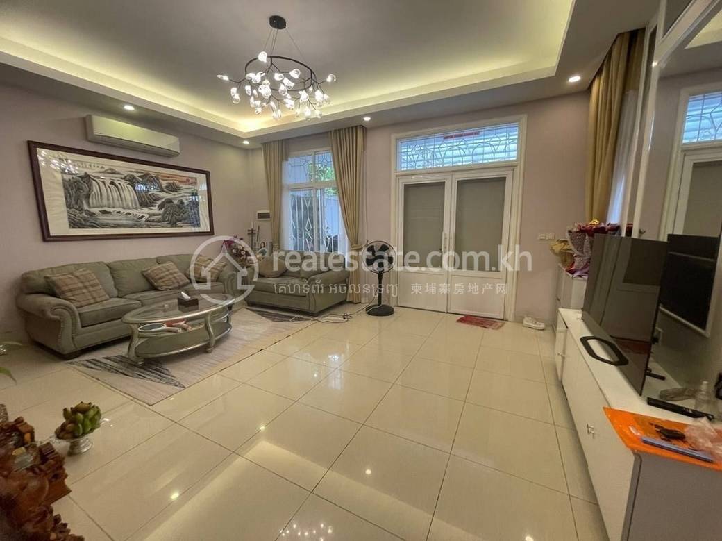 72 sqm Living Size Dvojvila Na prodej in Sen Sok