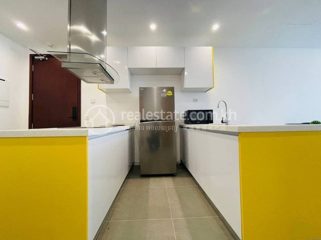 Condo For Rent with 1 Parking Space