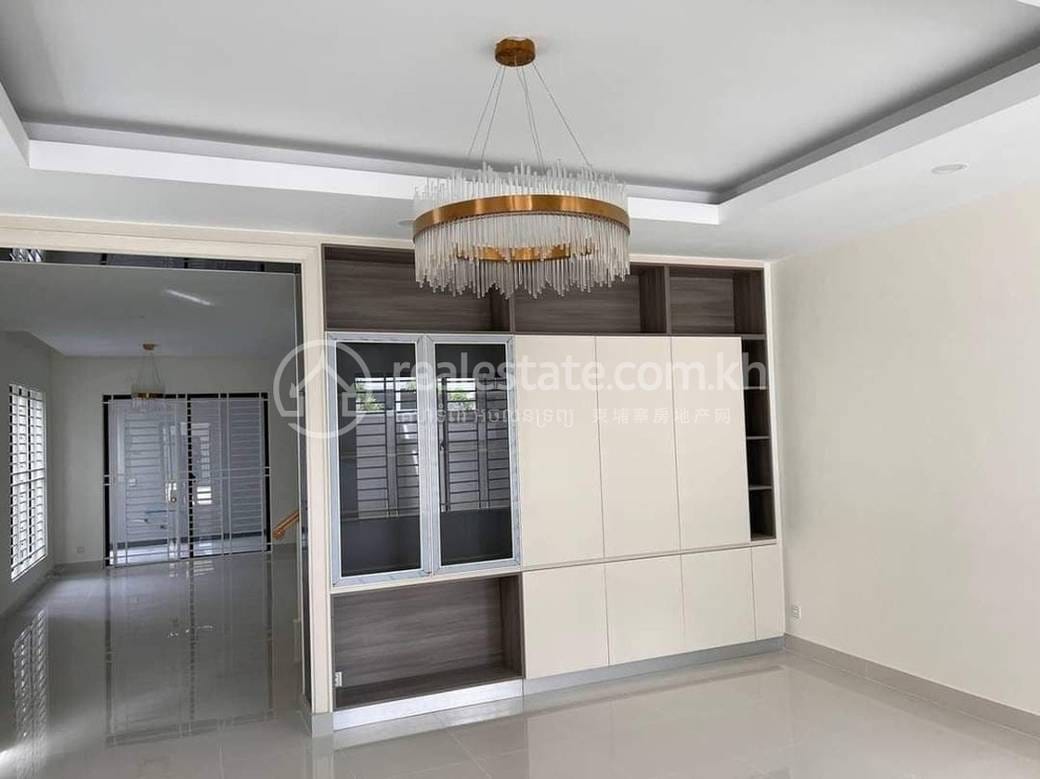 Chbar Ampov에 있는 쌍둥이 별장 매매 $300,000