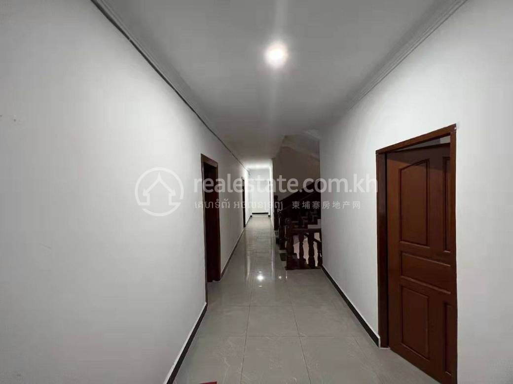 អាគារ តម្លៃ $11,000