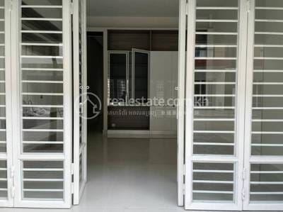 Chbar Ampov店屋出租，位于NirouthChbar Ampov，价格$400