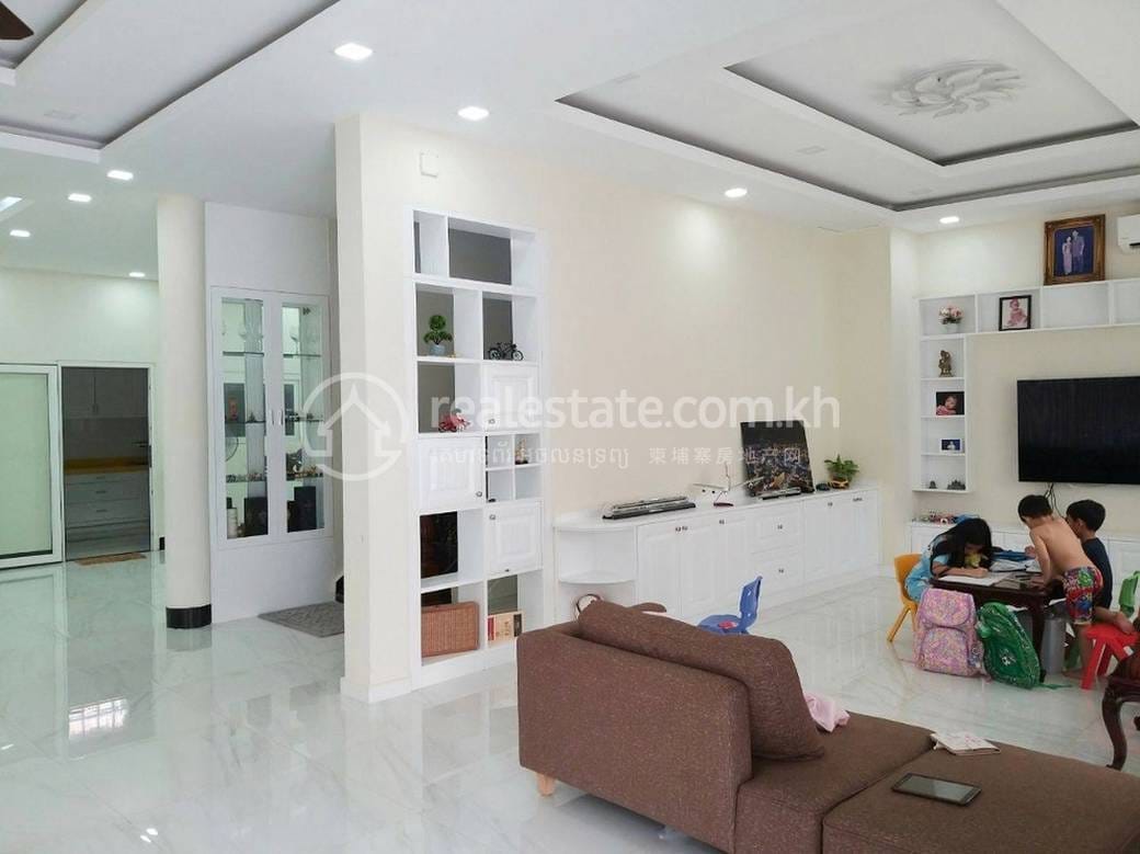 Chamkarmon别墅出租，位于Tonle BassacChamkarmon，价格$3,700