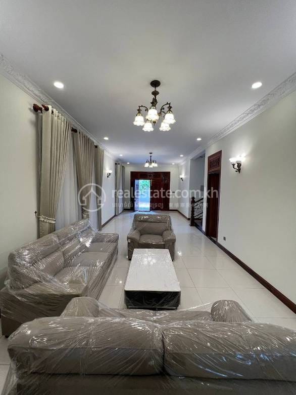 8 Bedrooms Villa For Rent for $3,500