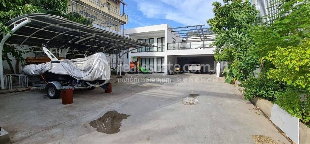 Villa For Rent with 6 Parking Space
