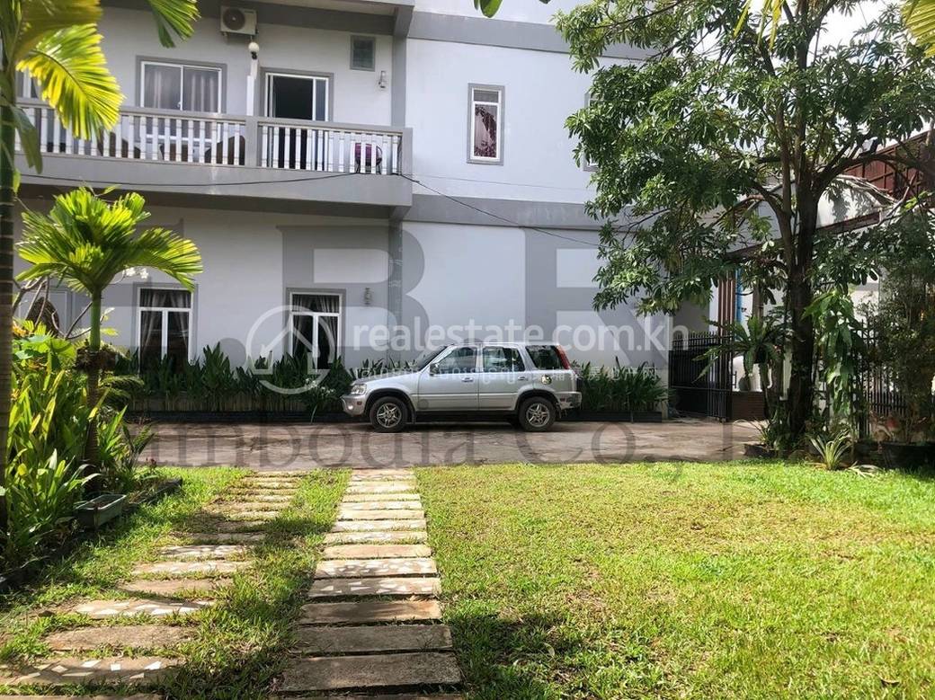 $4,000 Hotel