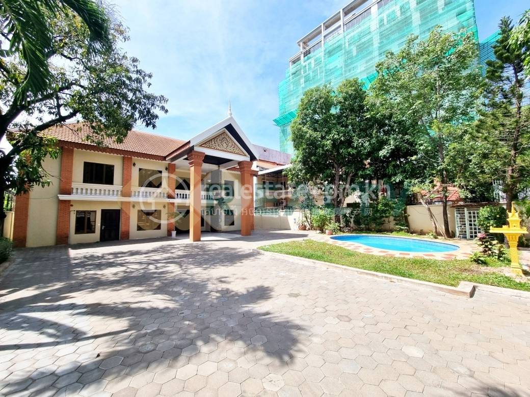 120 sqm Living Size Villa For Rent in Toul Kork