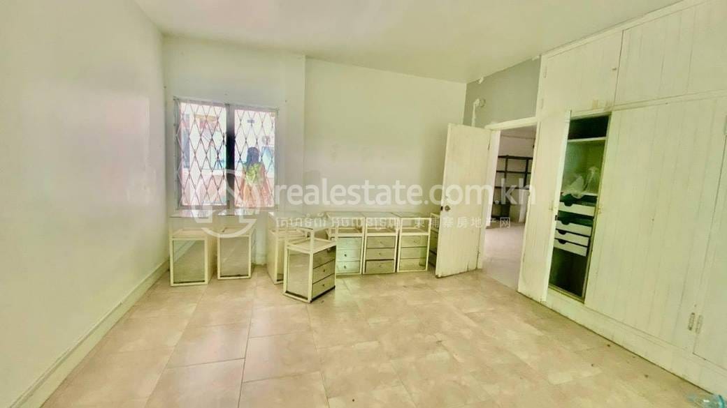 BKK 1 Shophouse For Rent in BKK 1