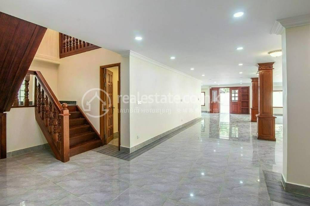 5 Bedrooms Villa For Rent for $5,000