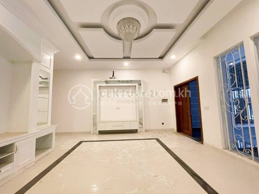 Dvojvila Na prodej in Chrang Chamres I, Russey Keo, Phnom Penh