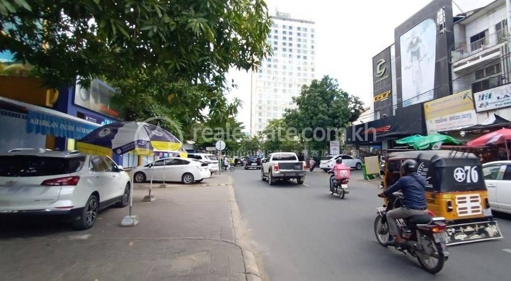 Daun Penh37平方米使用面积House and lot出售