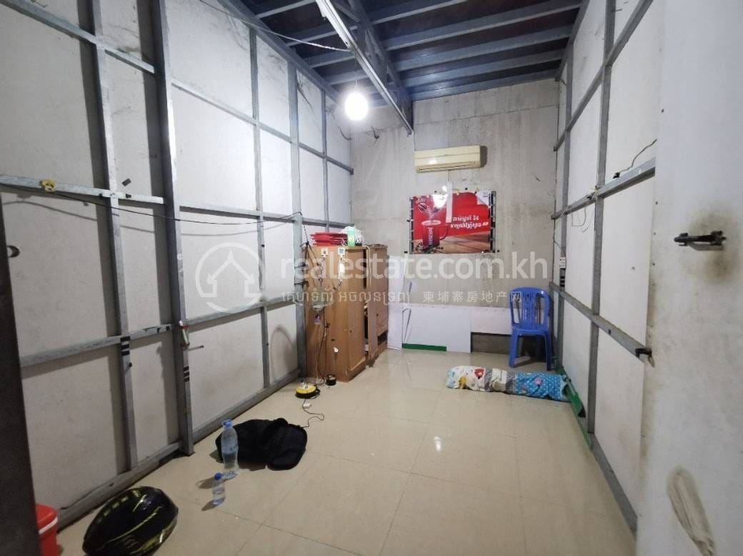คลังสินค้า สำหรับขาย ขนาดที่ดิน 297 ตร.ม. ราคา $250,900