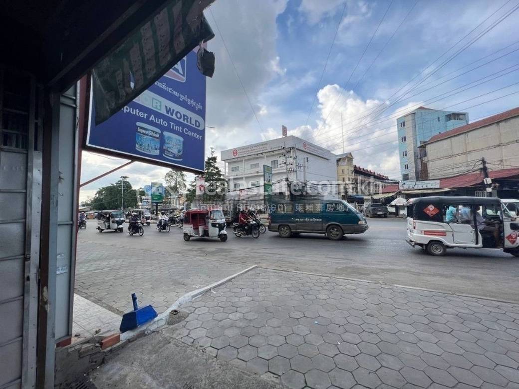带1个停车位的CommercialShophouse出售