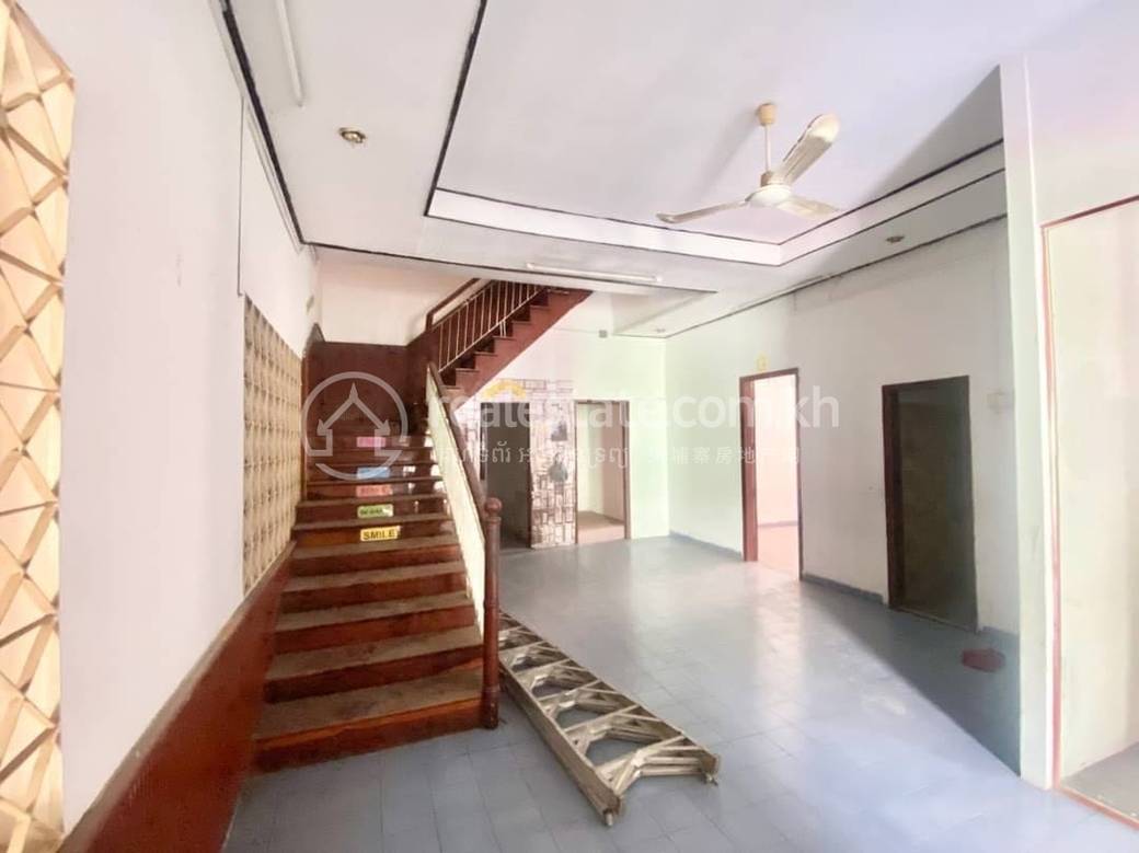 Villa For Rent with 5 Parking Space