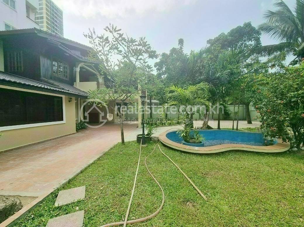 Villa For Rent with 8 Parking Space