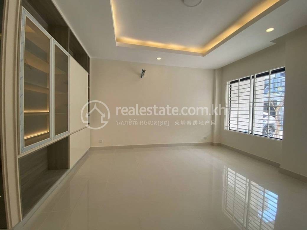 ផ្ទះ តម្លៃ $183,880
