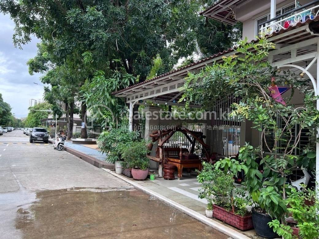House and lot Na prodej with 1 Parking Space
