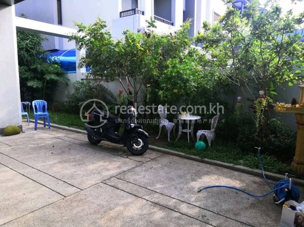 $375,000 Maison
