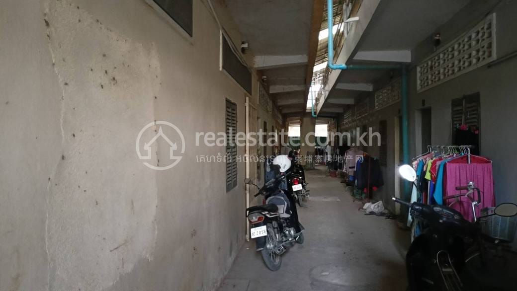 Apartment For Sale with 3 Parking Space