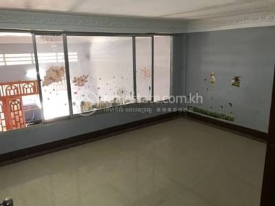 带1个停车位的House and lot出售