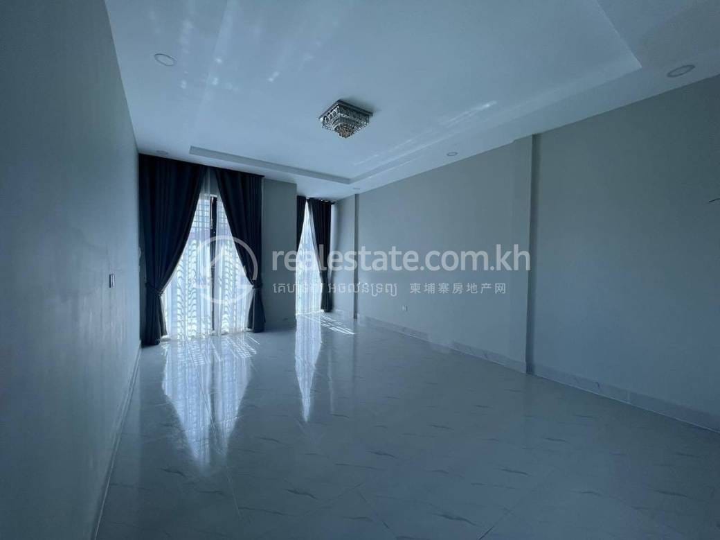 58 sqm Living Size House and lot Na prodej in Por Sen Chey
