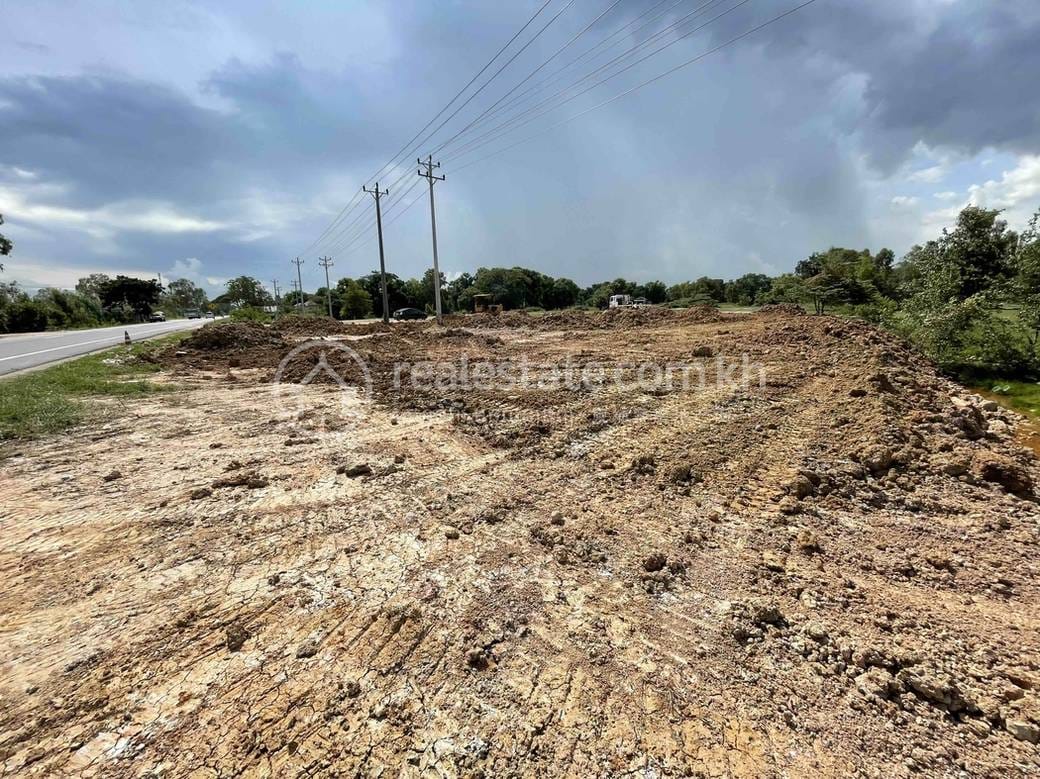 ที่ดิน สำหรับขาย ใน Preah Sdach $320,000